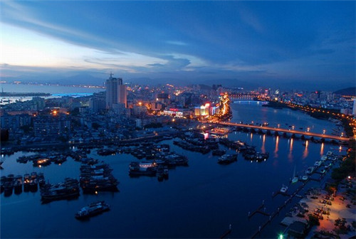 装修大桌子长方形好看吗（客厅放大长桌）